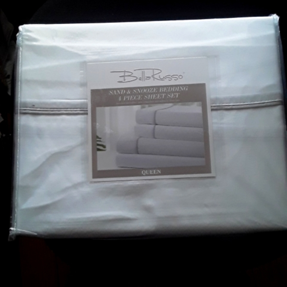 ON SALE.  New 4 Piece Sheet Set